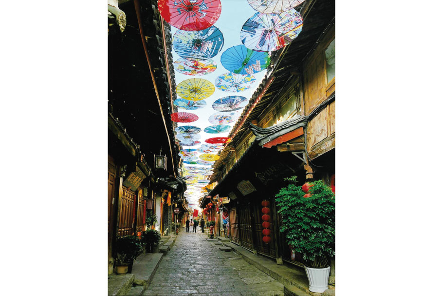フォトコン202103_入選2_傘回廊_大島正俊_藤岡