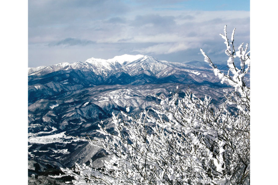 フォトコン2021_43_努力賞_霧氷と冠雪の武尊_高橋英二_前橋