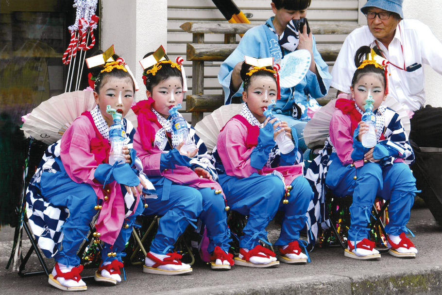 12_入選第２部_祭りの小休止_井野幸代_前橋